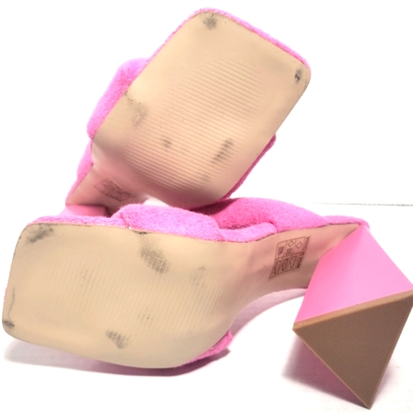 NWOT PRETTY LITTLE THINGS Hot pink Terry cloth Architectural Slides - Picture 8 of 10